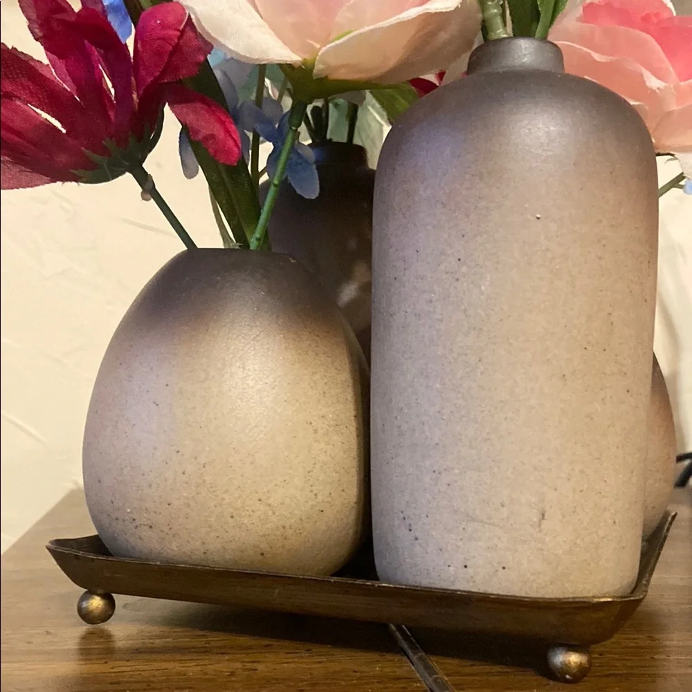 Elegant Ceramic Vase Set with Flowers